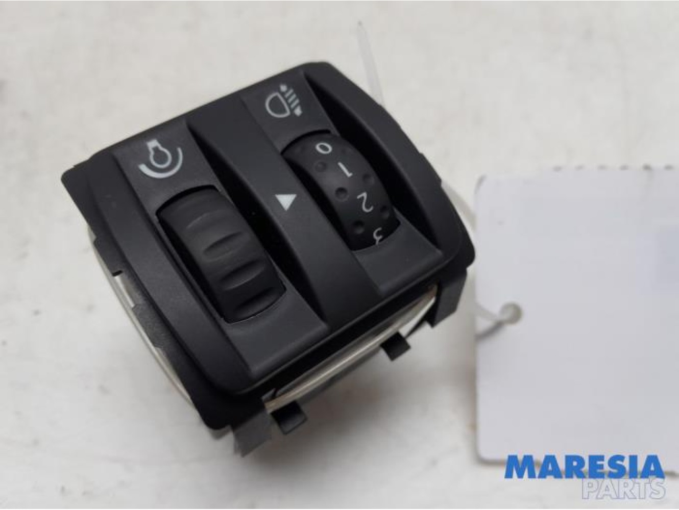 Renault - Clio - AIH headlight switch