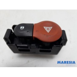 Renault - Clio - Panic lighting switch
