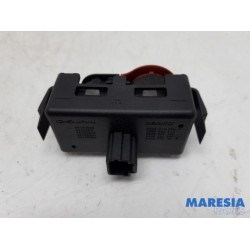 Renault - Clio - Panic lighting switch