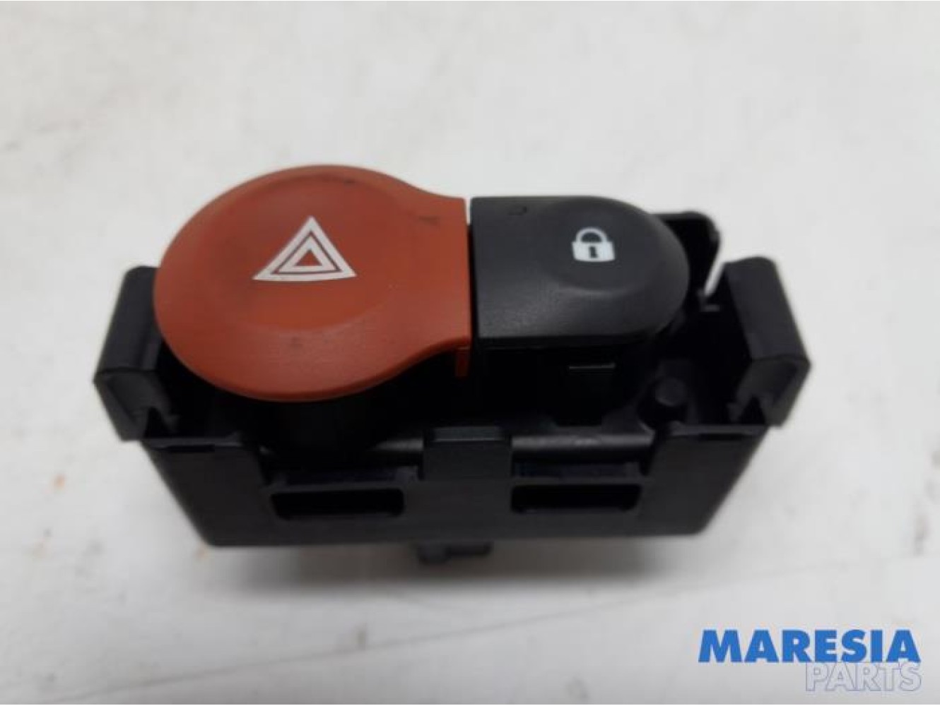 Renault - Clio - Panic lighting switch