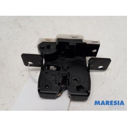 Renault - Clio - Tailgate lock mechanism