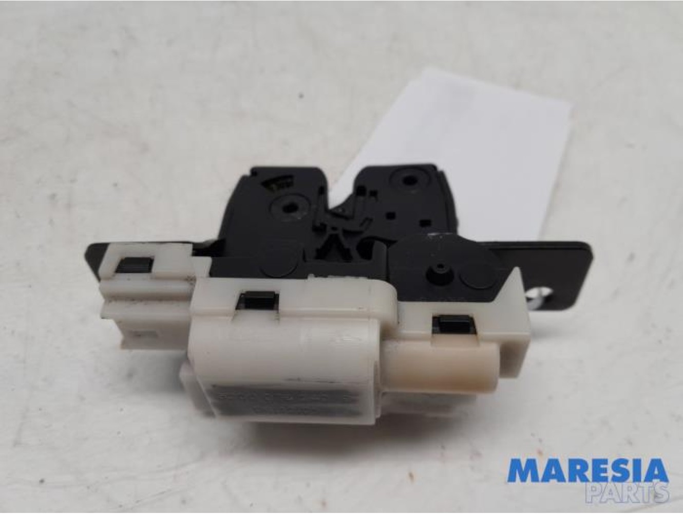 Renault - Clio - Tailgate lock mechanism