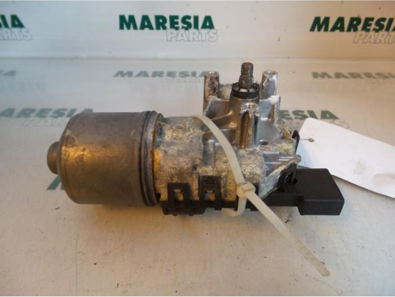 Alfa Romeo - 147 - Front wiper motor