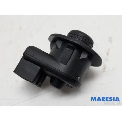 Renault - Clio - Mirror switch