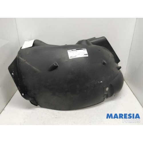 Renault - Clio - Wheel arch liner