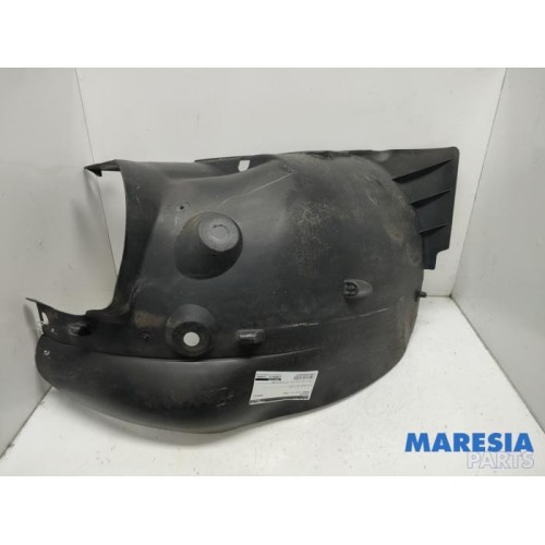 Renault - Clio - Wheel arch liner