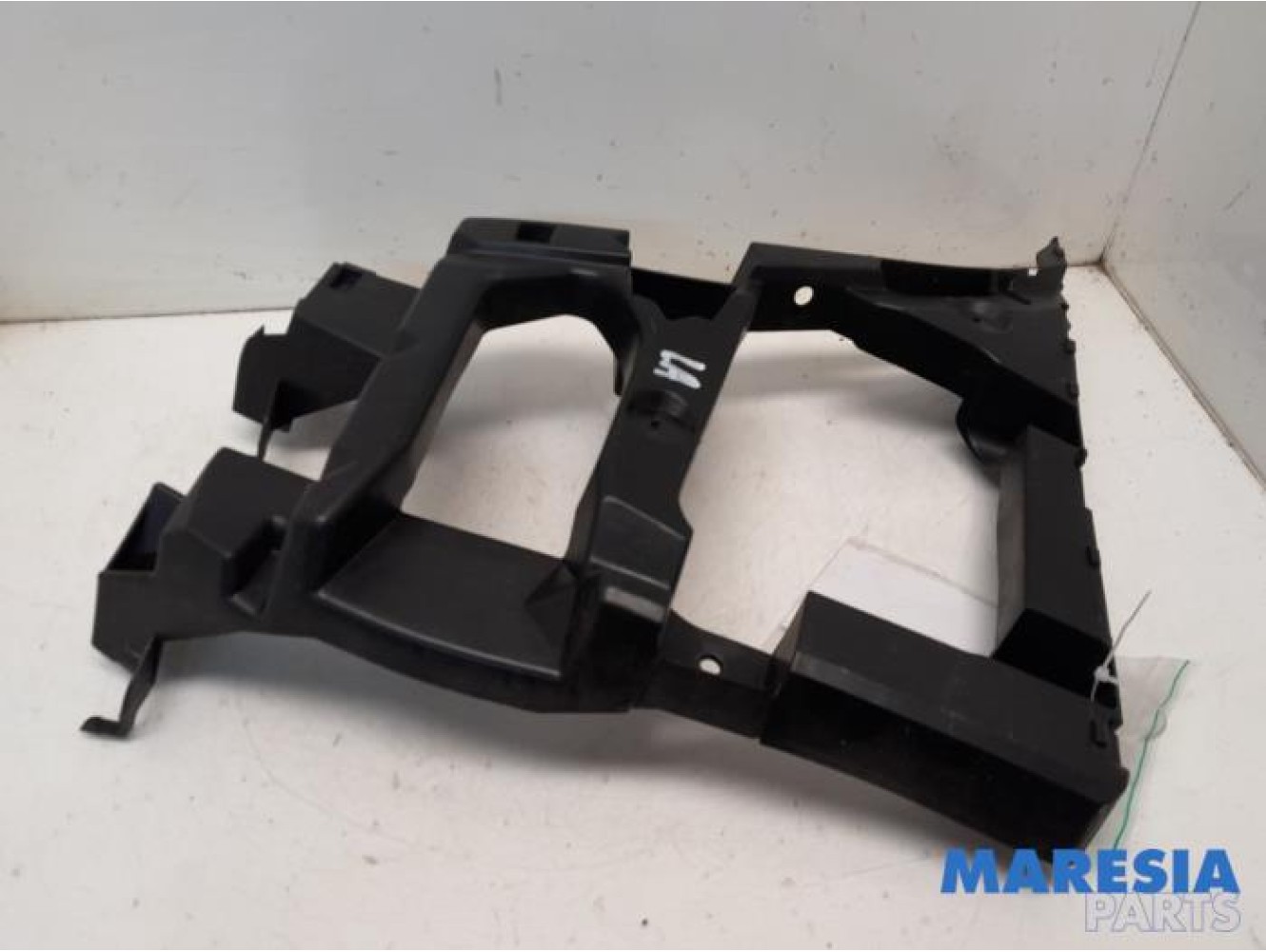 Citroen - C5 - Rear bumper component, right