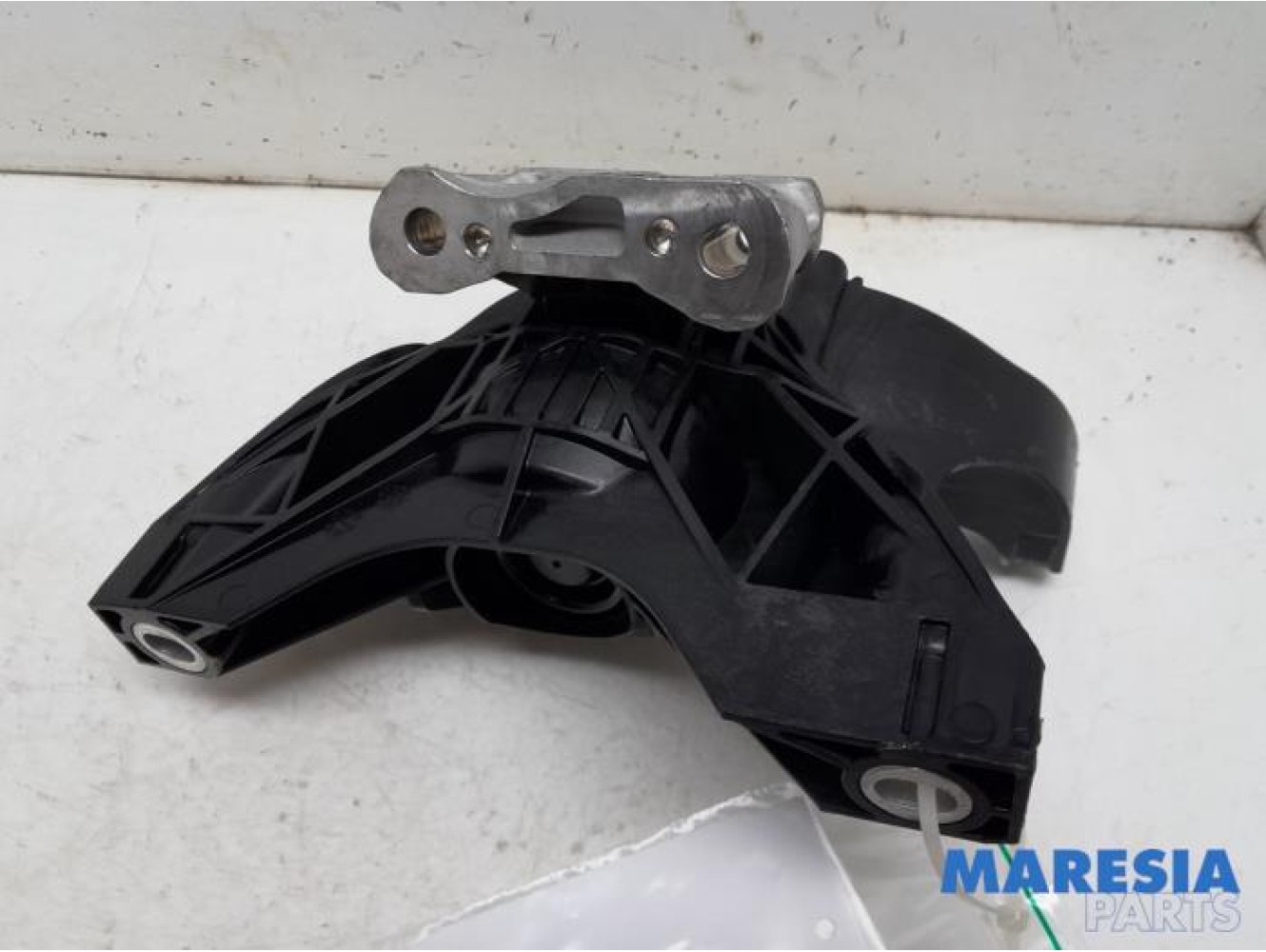 Citroen - C5 Aircross - Engine mount