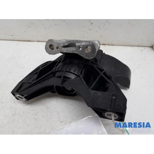 Citroen - C5 Aircross - Engine mount