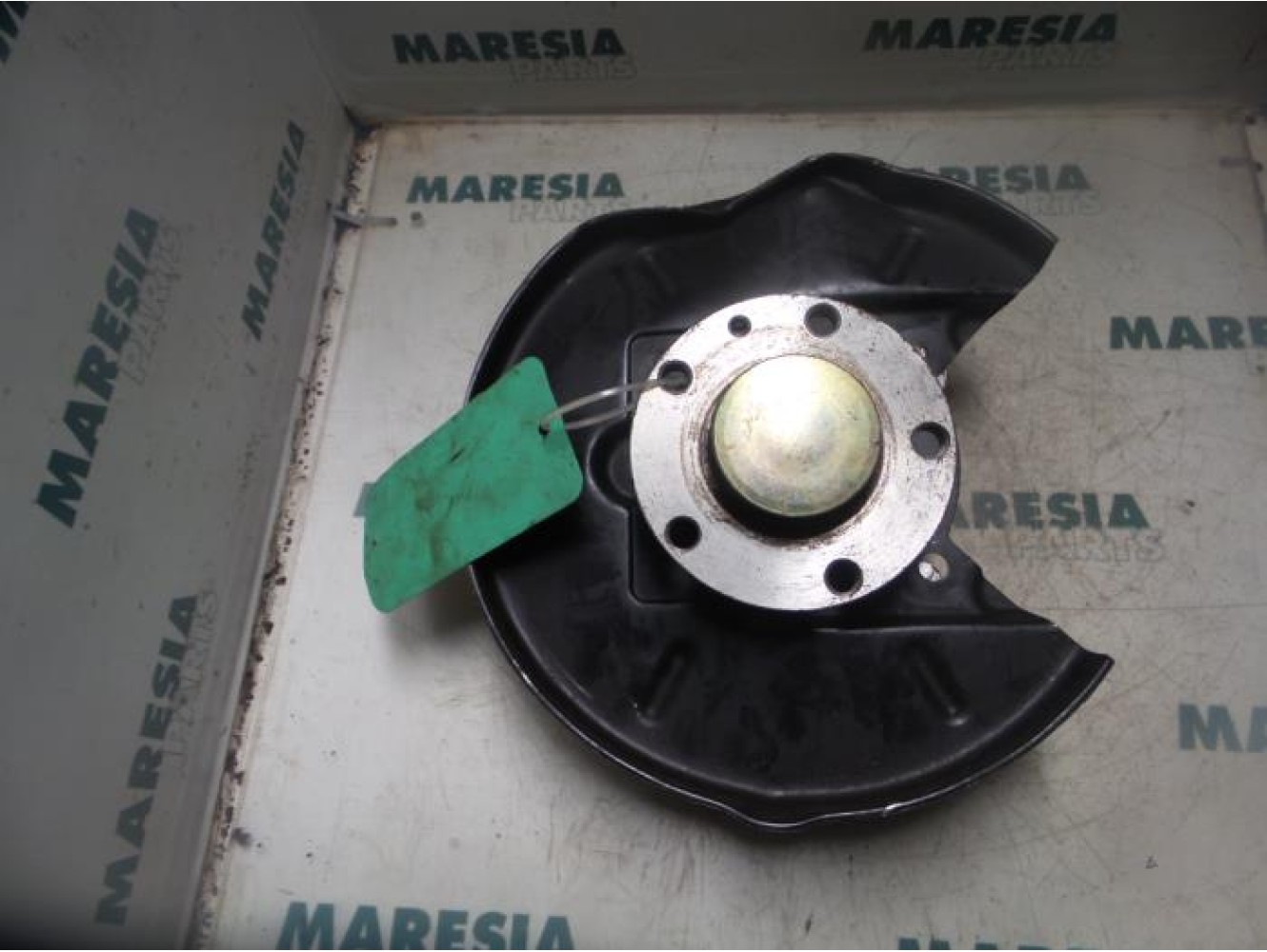 Alfa Romeo - 156 - Fusee links-achter