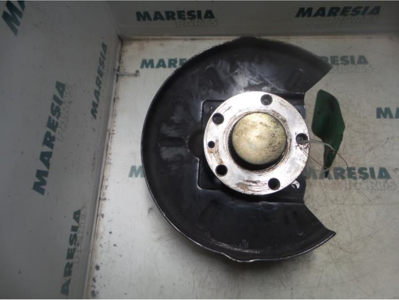 Alfa Romeo - 156 - Fusee links-achter