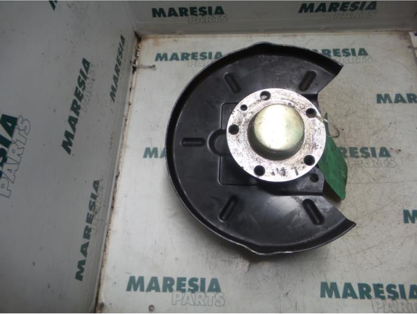 Alfa Romeo - 156 - Fusee links-achter