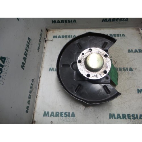 Alfa Romeo - 156 - Fusee links-achter