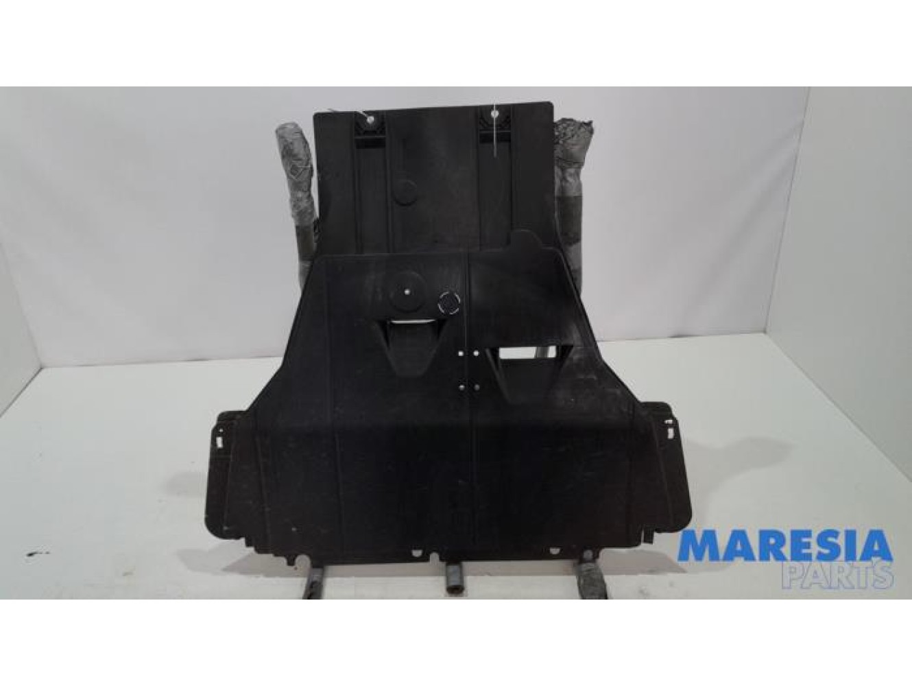 Renault - Scenic - Engine protection panel