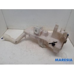 Citroen - C5 - Front windscreen washer reservoir