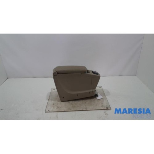 Renault - Scenic - Armrest