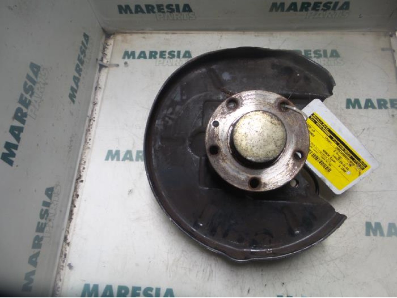Alfa Romeo - 156 - Fusee links-achter