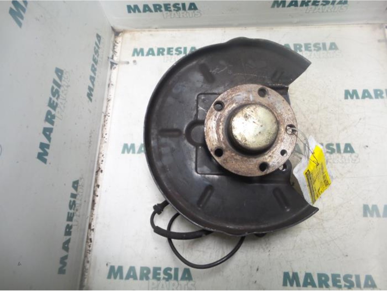 Alfa Romeo - 156 - Fusee links-achter
