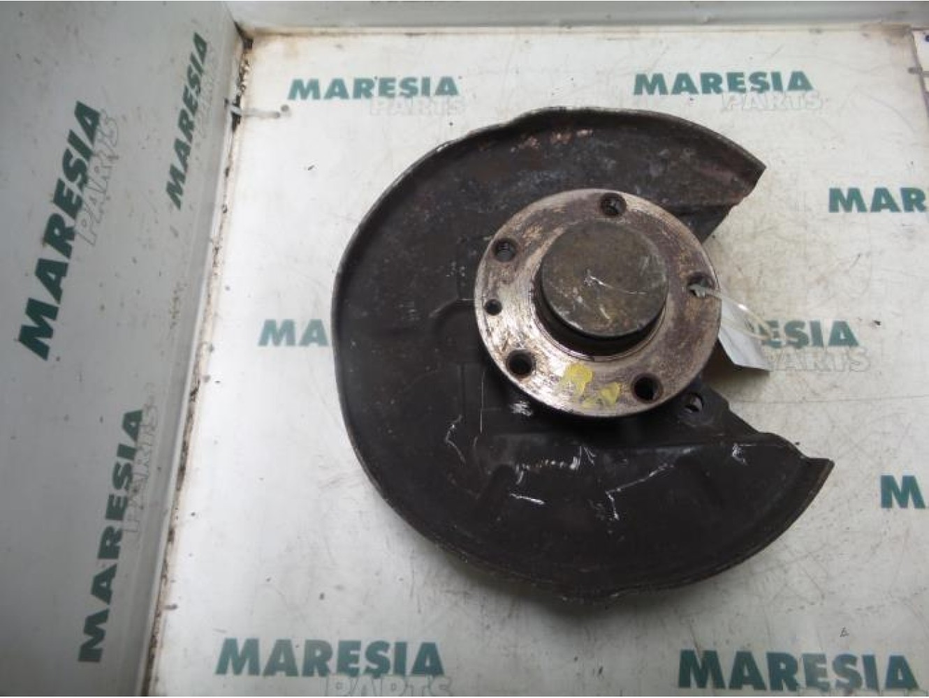 Alfa Romeo - 156 - Fusee links-achter