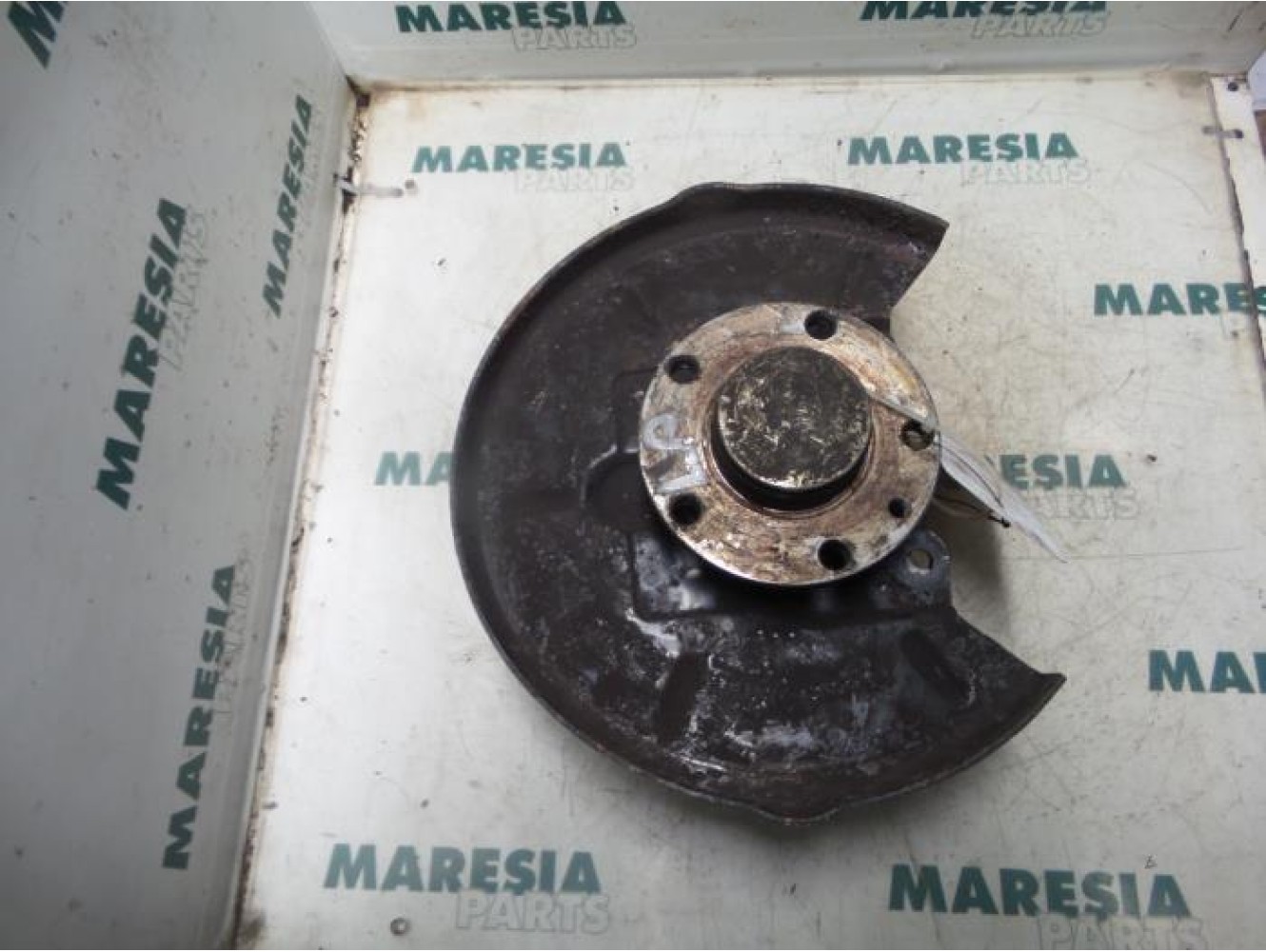Alfa Romeo - 156 - Fusee links-achter