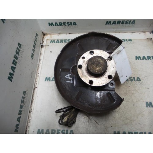 Alfa Romeo - 156 - Fusee links-achter