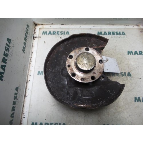 Alfa Romeo - 156 - Fusee links-achter