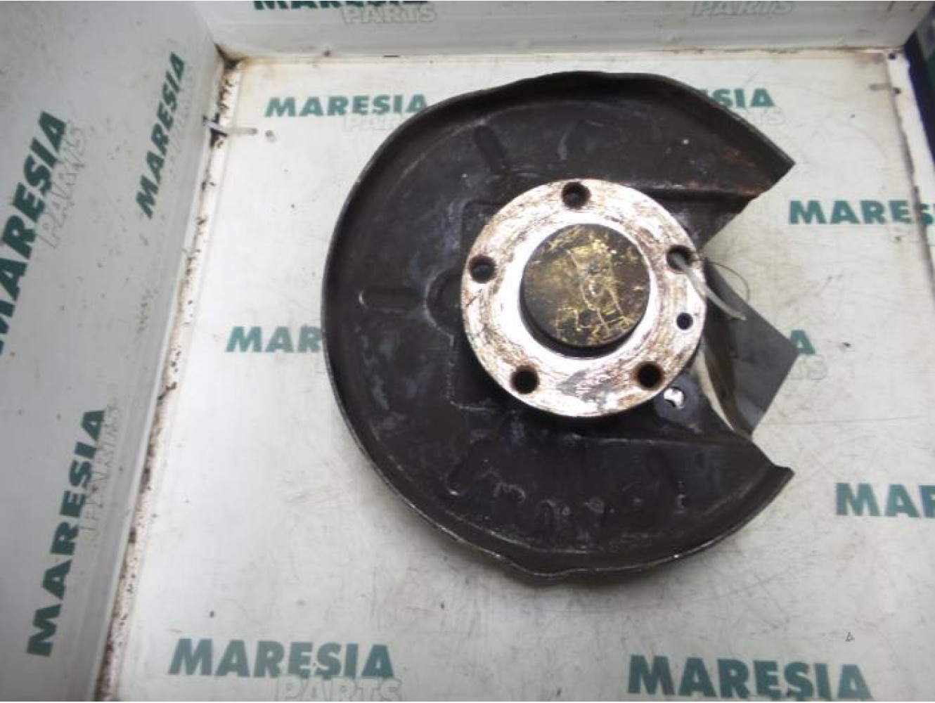 Alfa Romeo - 156 - Fusee links-achter