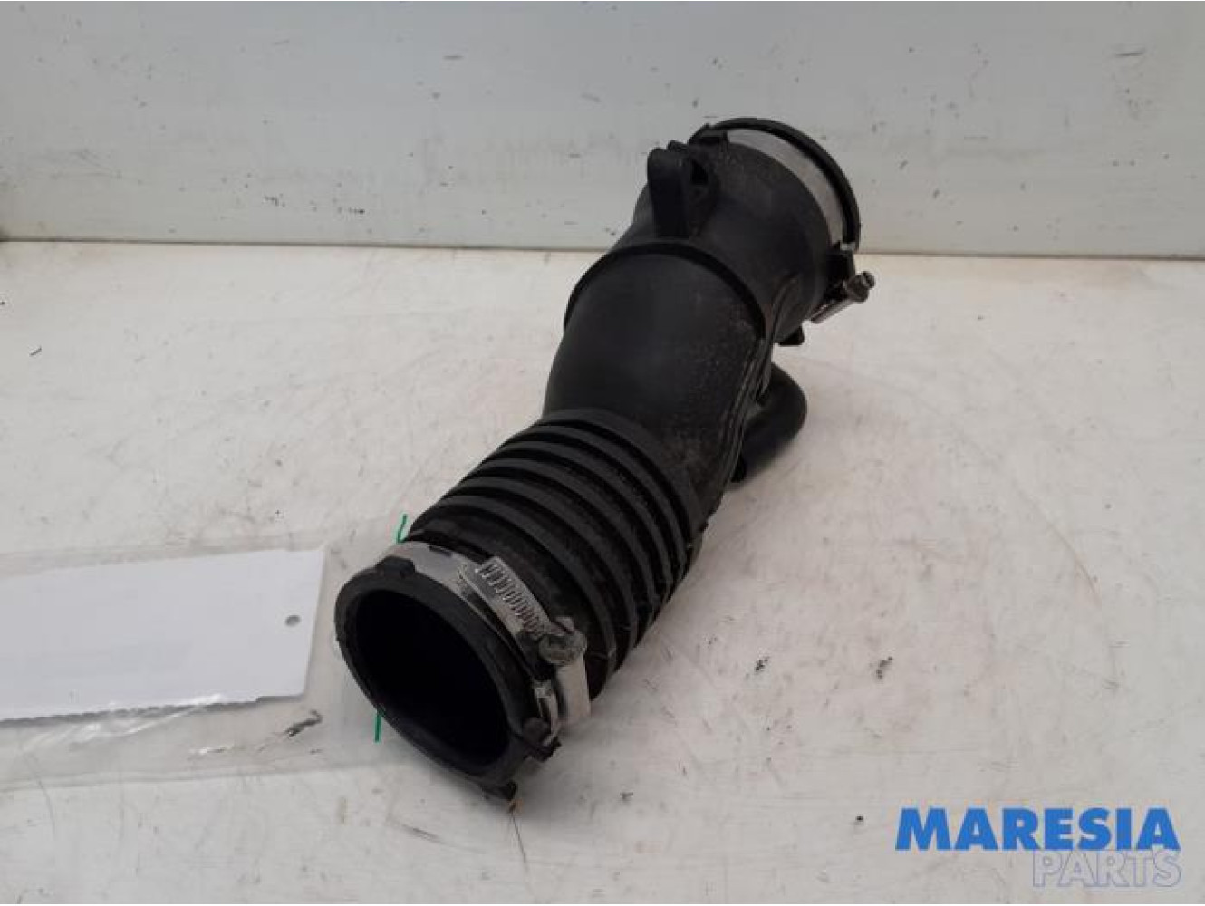 Renault - Clio - Air intake hose
