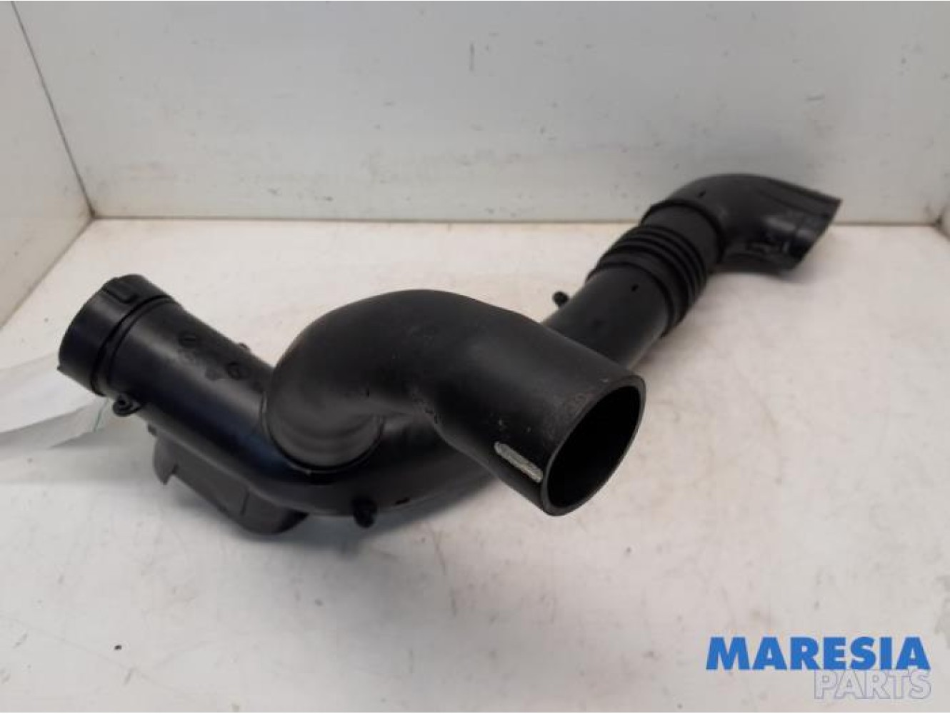 Renault - Clio - Air intake hose