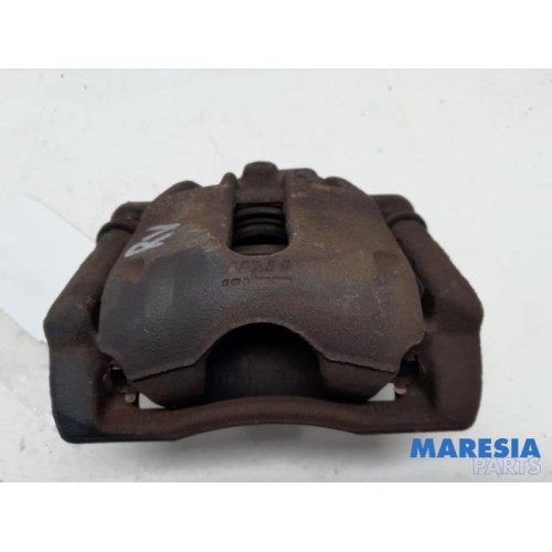 Renault - Clio - Front brake calliper, right
