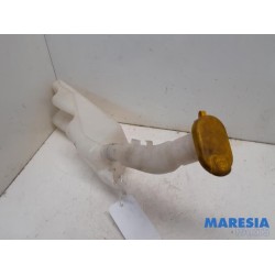 Renault - Clio - Front windscreen washer reservoir