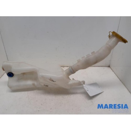 Renault - Clio - Front windscreen washer reservoir