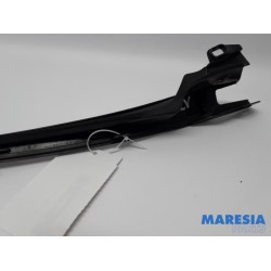 Renault - Clio - Frontscreen frame