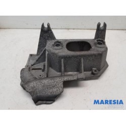 Renault - Clio - Engine mount
