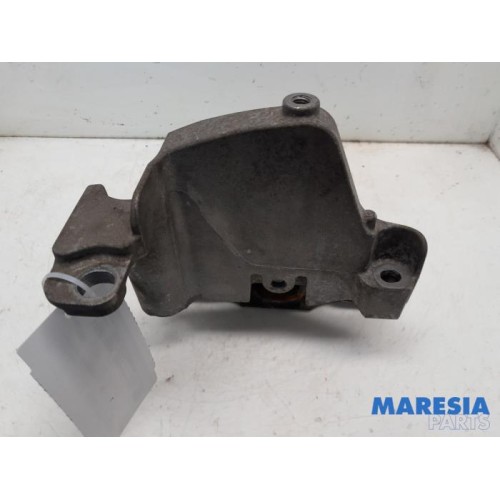 Renault - Clio - Engine mount