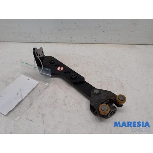 Peugeot - Expert - Sliding door roller, right