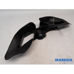 Renault - Captur - Air funnel