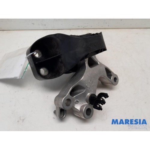 Renault - Captur - Engine mount