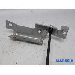 Renault - Captur - Bonnet Hinge