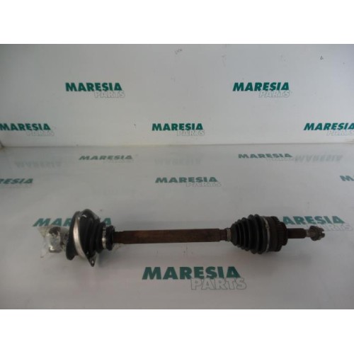Renault - Megane Scenic - Front drive shaft, left