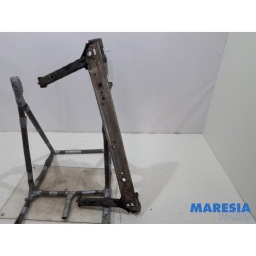 Renault - Scenic - Radiator bar