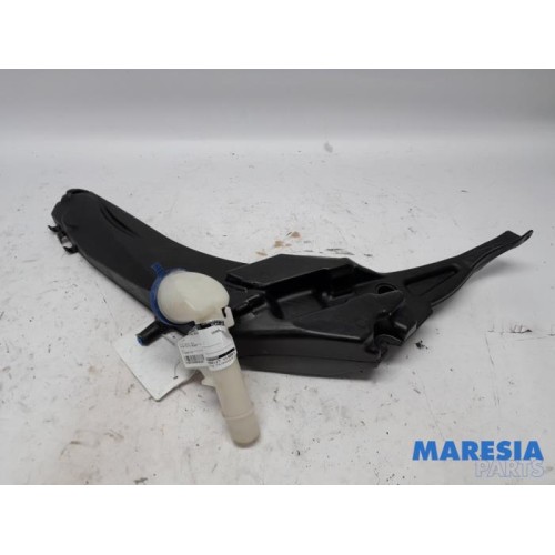 Peugeot - 308 - Front windscreen washer reservoir