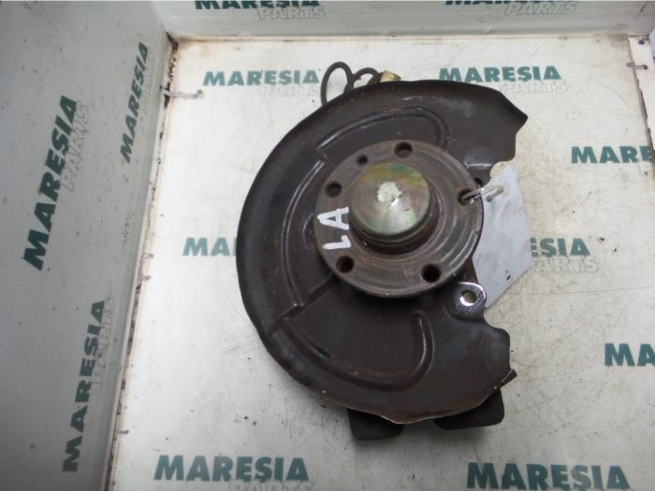 Alfa Romeo - Spider - Fusee links-achter