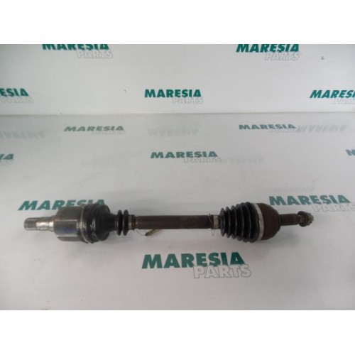 Renault - Megane - Front drive shaft, left