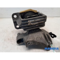Renault - Scenic - Engine mount