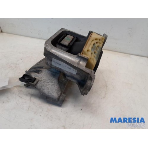 Renault - Scenic - Engine mount
