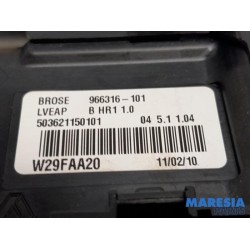 Renault - Scenic - Door window motor