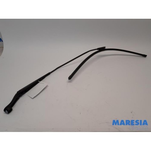 Renault - Scenic - Front wiper arm