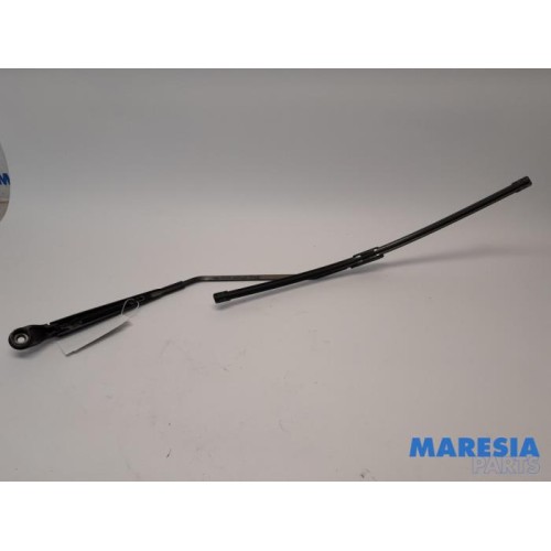 Renault - Scenic - Front wiper arm