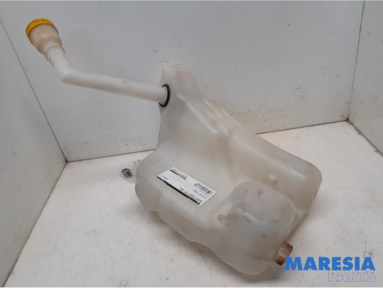 Renault - Scenic - Front windscreen washer reservoir